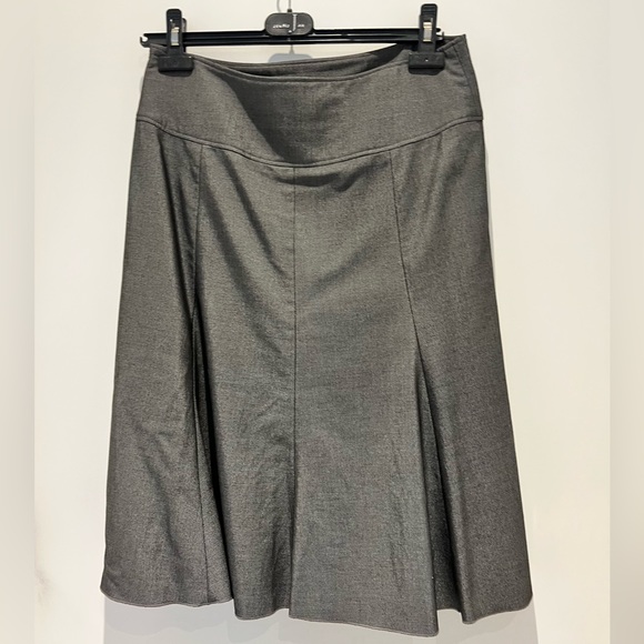 ♥️ Flirty business skirt in a perfect length. Matching blazer also listed 😍 - Picture 4 of 6